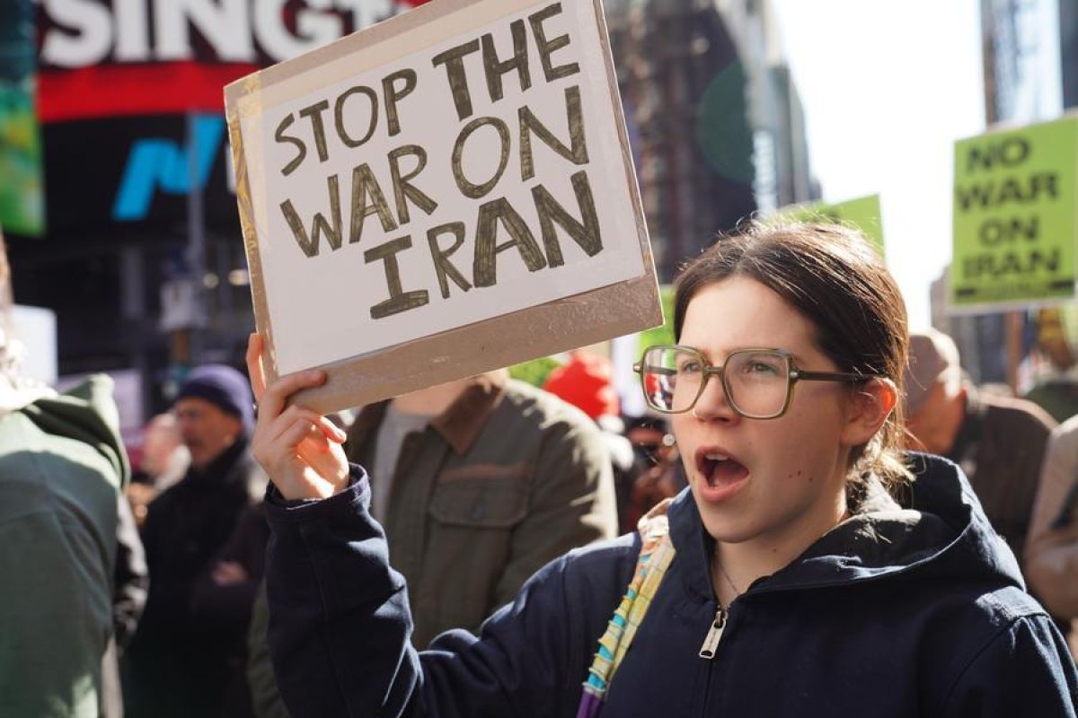 Jajak pendapat CNN: 59 persen warga AS tidak setuju serangan ke Iran