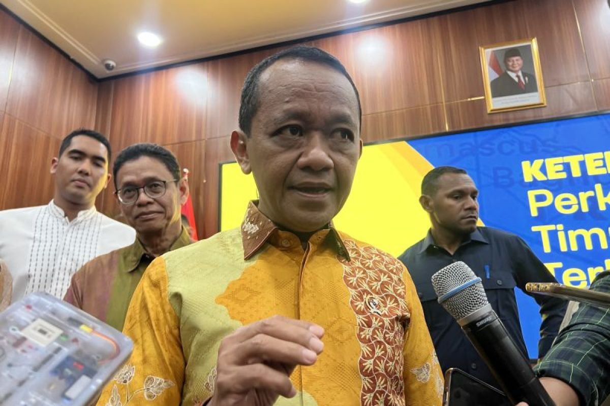 Menteri Bahlil jamin stok batu bara untuk PLN aman hingga April