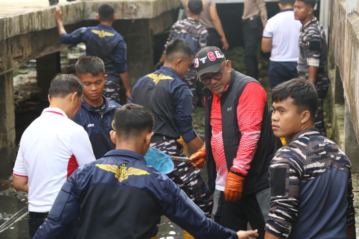 Sinergi Pemko dan Forkopimda, Korve Bersih Pesisir Tanjungpinang dalam Gerakan Indonesia ASRI