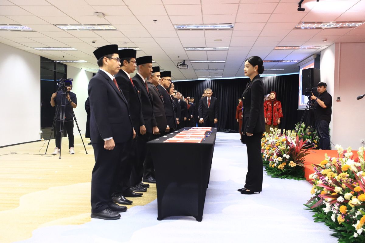 Pjs. Ketua DK OJK lantik kepala departemen dan kepala OJK daerah