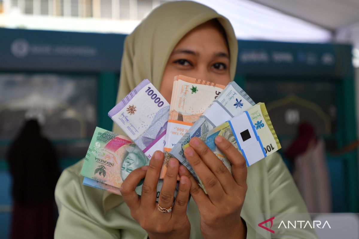 Selasa ini rupiah menguat menjadi Rp16.886 per dolar AS