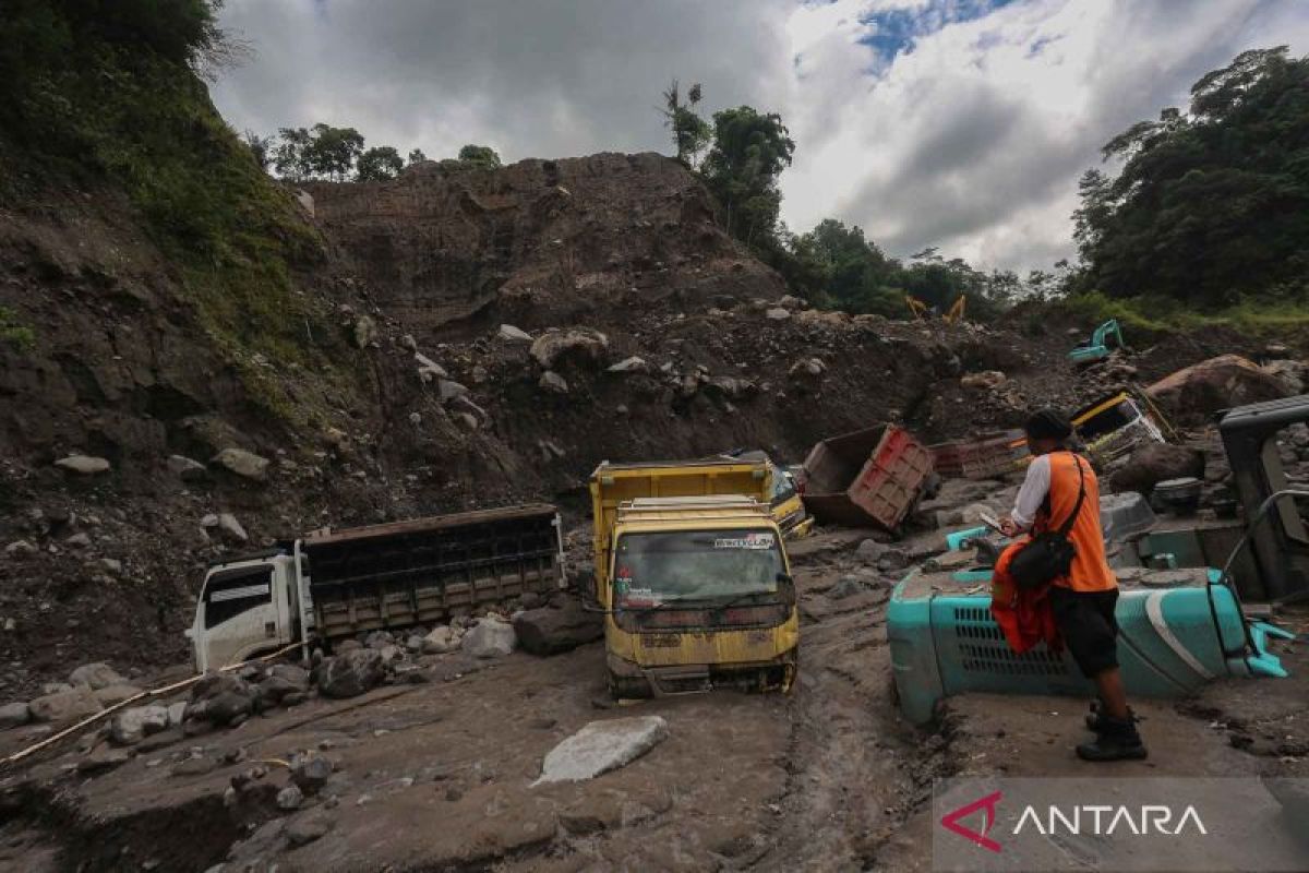 Tiga orang meninggal dan dua hilang akibat banjir lahar dingin Gunung Merapi