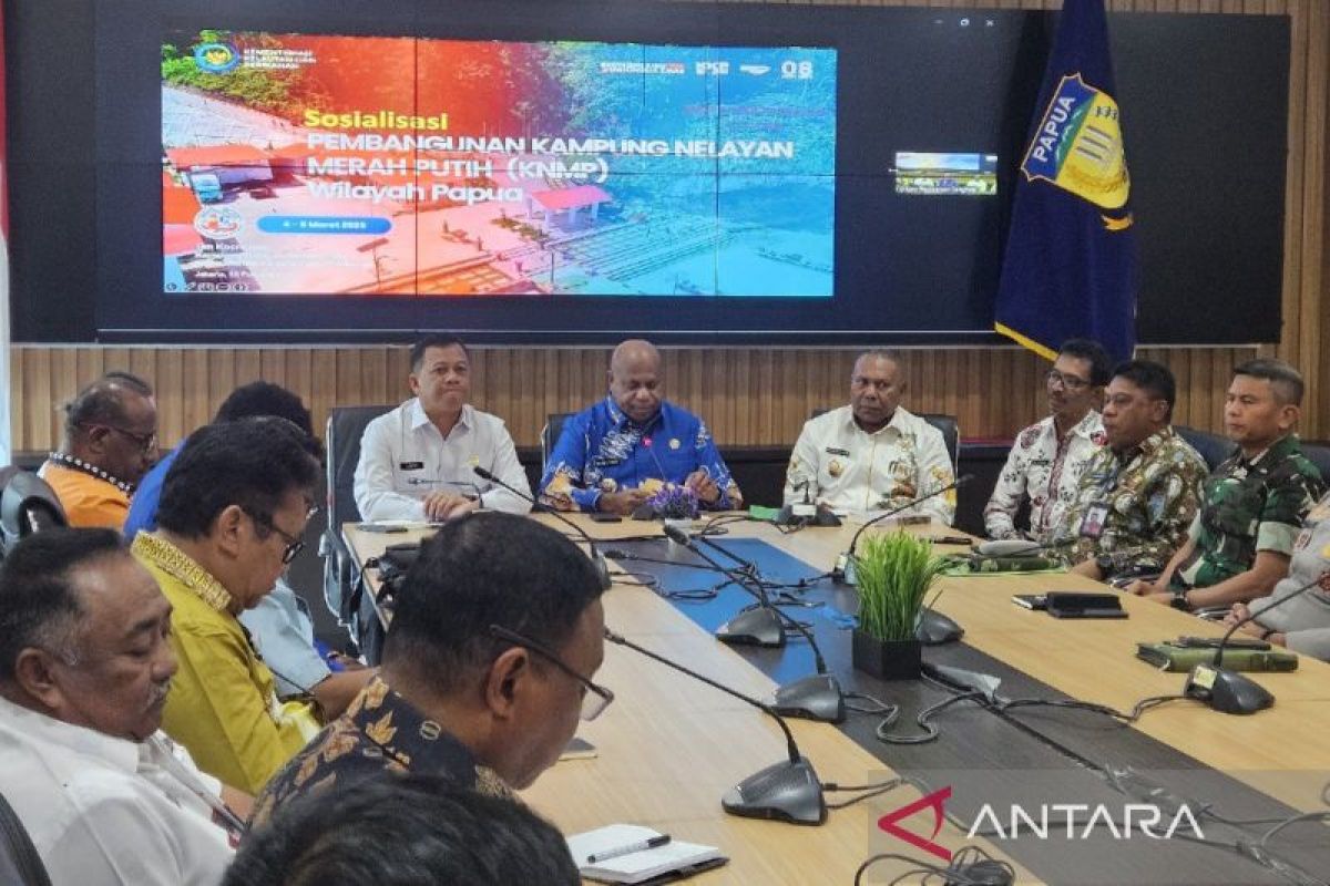 Gubernur Fakhiri targetkan bangun 121 Kampung Nelayan Merah Putih di Papua