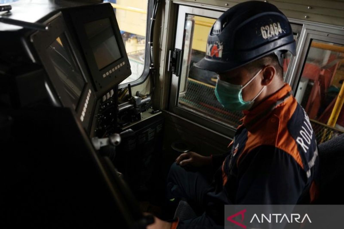 Perawatan lokomotif dan gerbong kereta jelang arus mudik Lebaran 2026