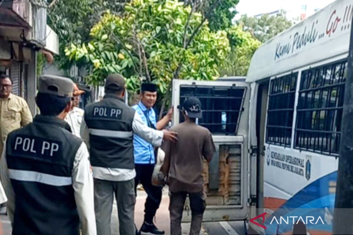 Satpol PP tertibkan PMKS hingga parkir liar selama Ramadhan