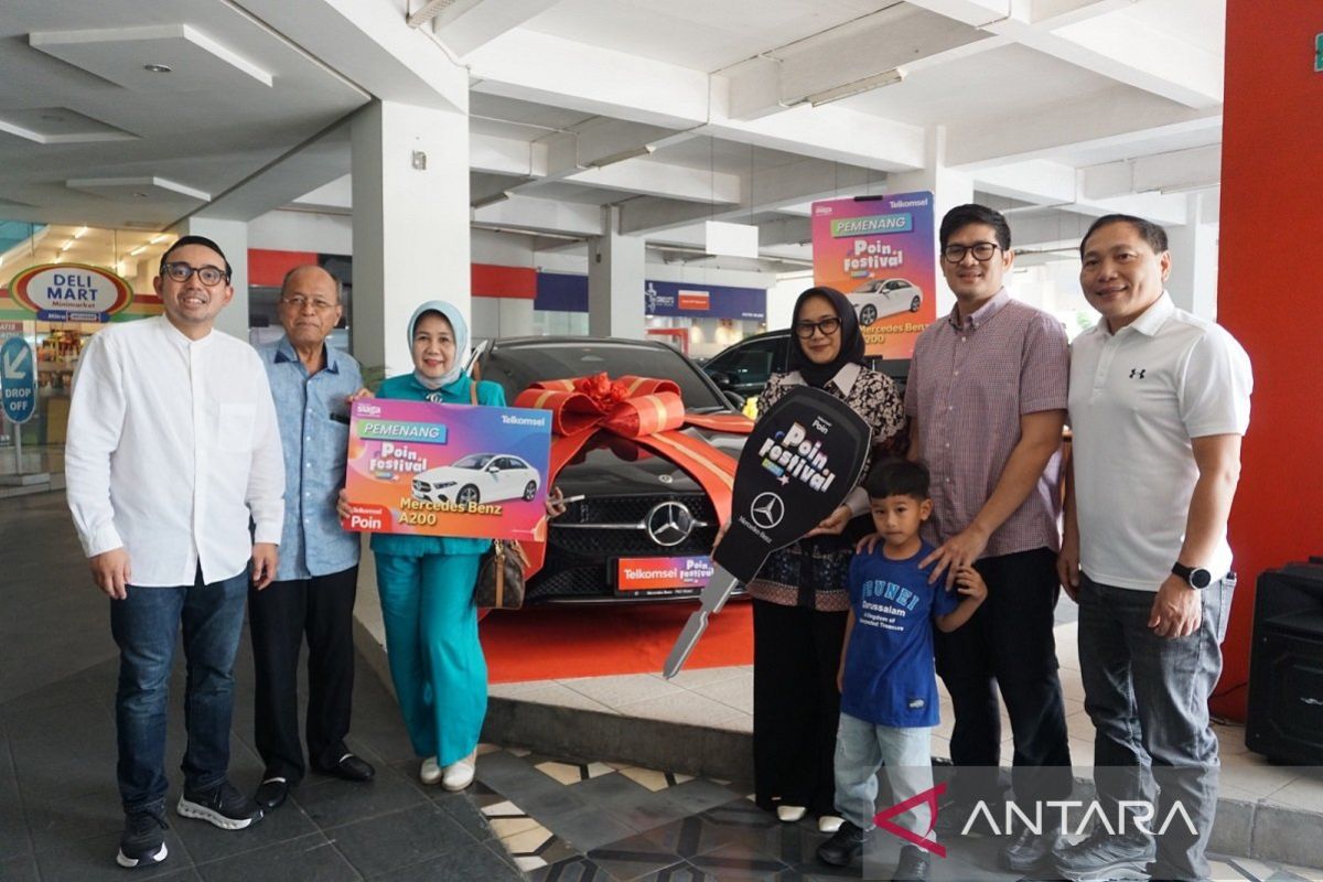 Pelanggan Asal Medan Bawa Pulang Mobil Mewah dari Telkomsel