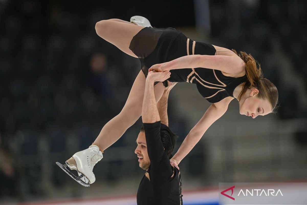 Melihat liukan peseluncur indah dunia dalam ISU Figure Skating Junior World Championships