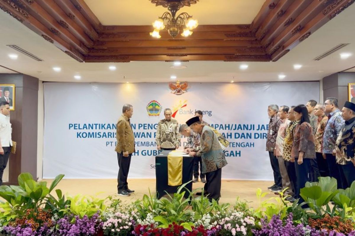 Gubernur Luthfi lantik pengurus baru Bank Jateng