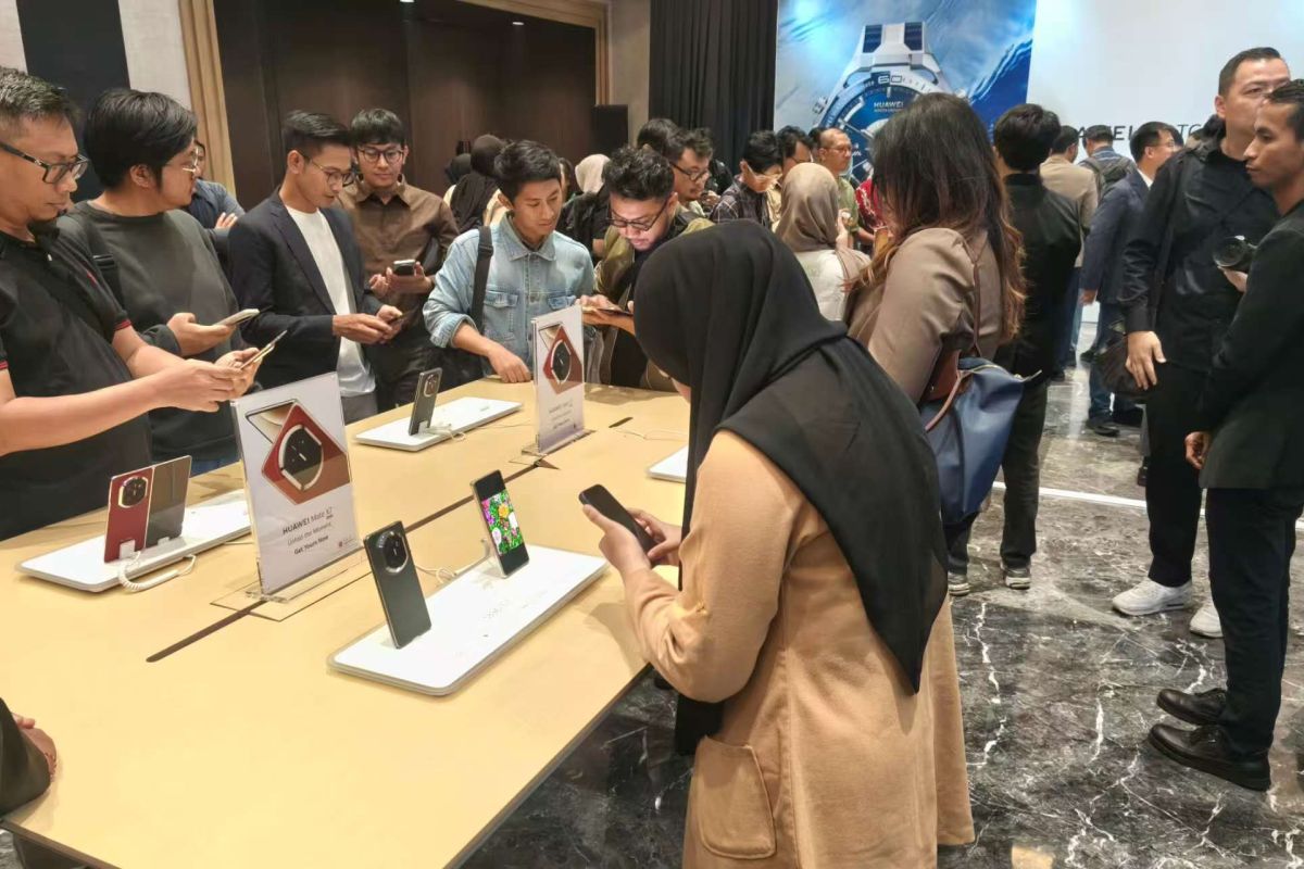 Huawei luncurkan ponsel lipat dan jam tangan pintar baru di Indonesia