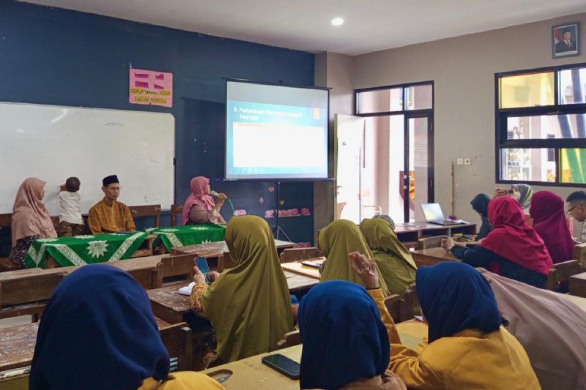 Tim Pengabdian UMS dampingi PCNA Colomadu