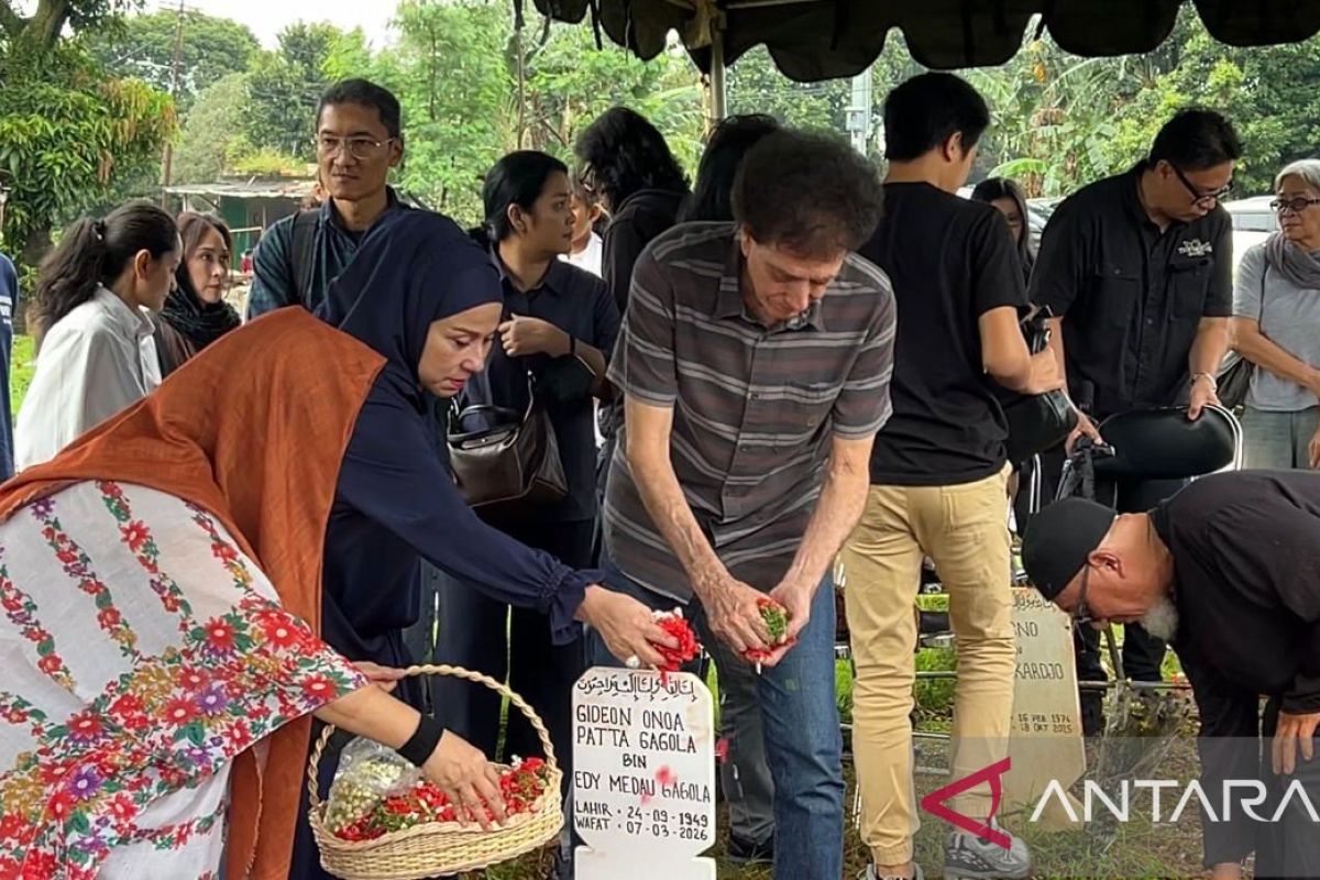 Mendiang Donny Fattah dimakamkan di TPU Kampung Kandang Jakarta
