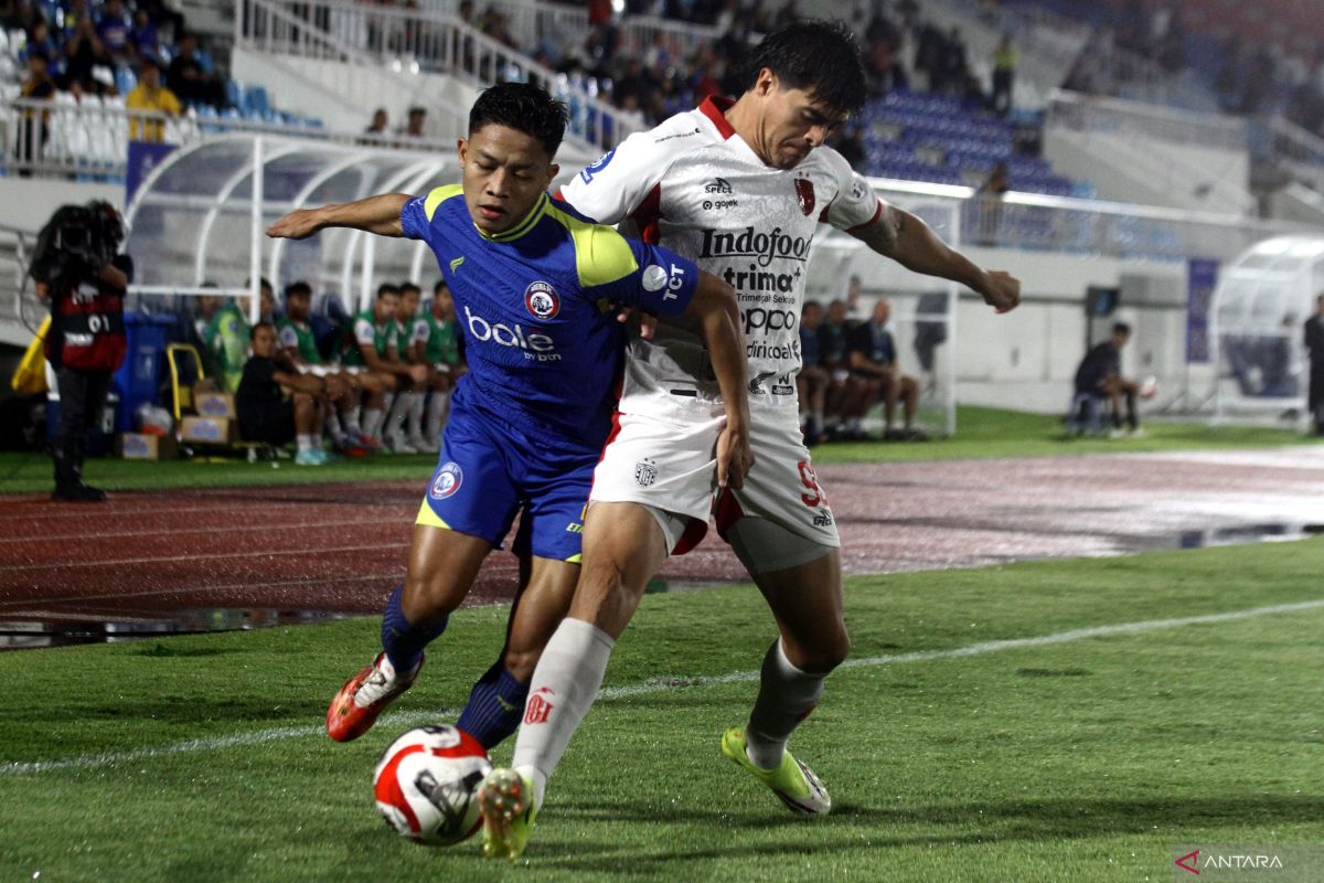 Pelatih Arema evaluasi performa pemain usai ditumbangkan Bali United