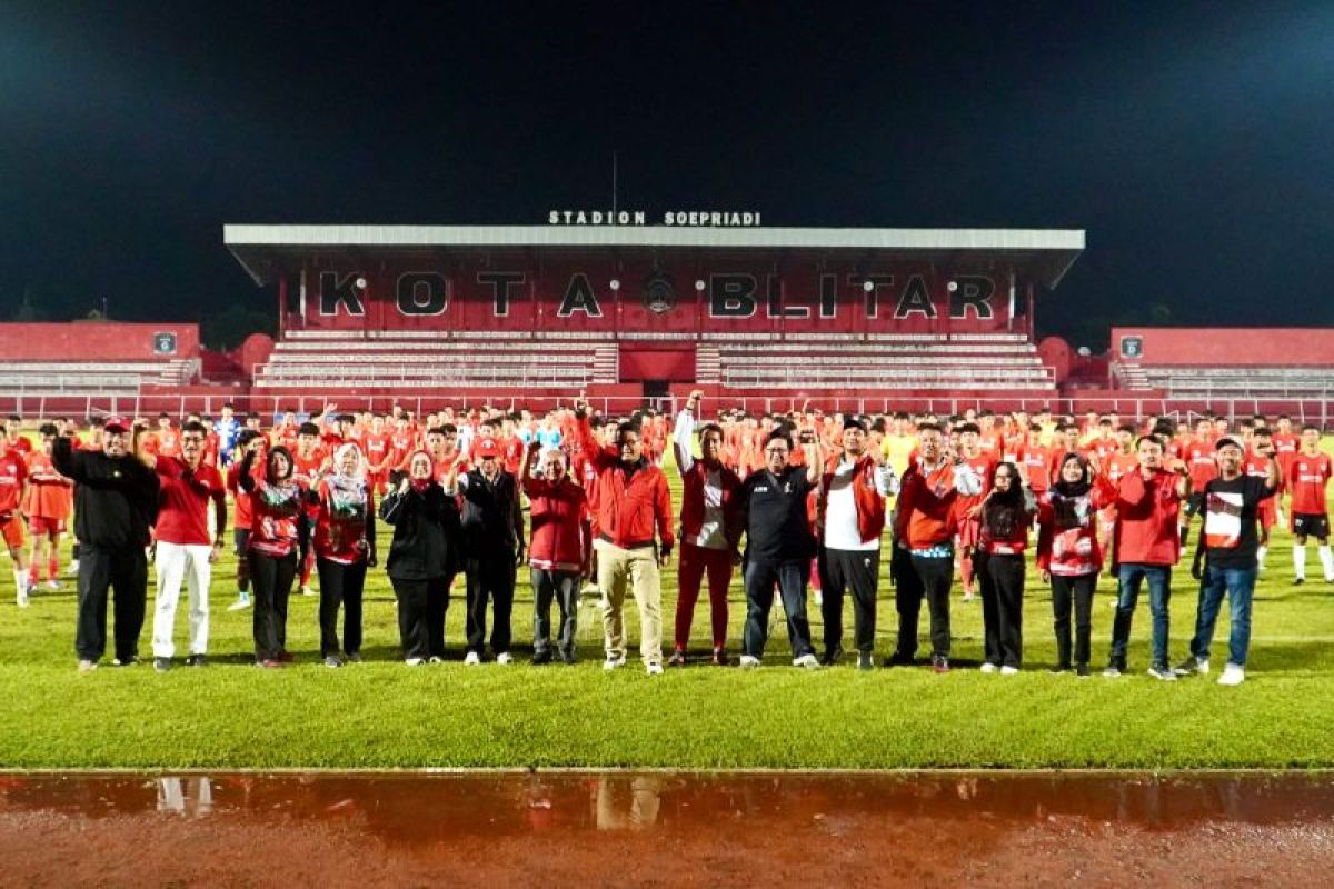 Seleksi Banteng Jatim FC U-17 diawali ziarah ke makam Bung Karno - ANTARA  News Jawa Timur