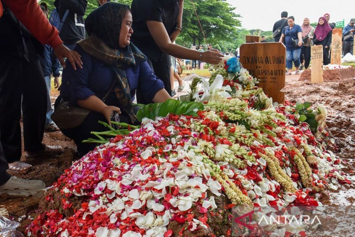 Jenazah Vidi Aldiano dimakamkan di TPU Tanah Kusir