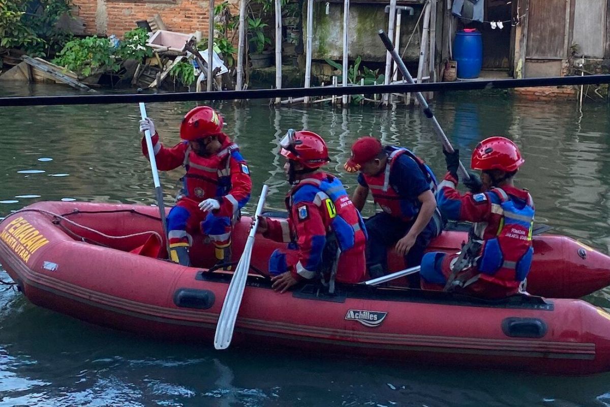 Petugas temukan jasad remaja yang tenggelam di Pademangan