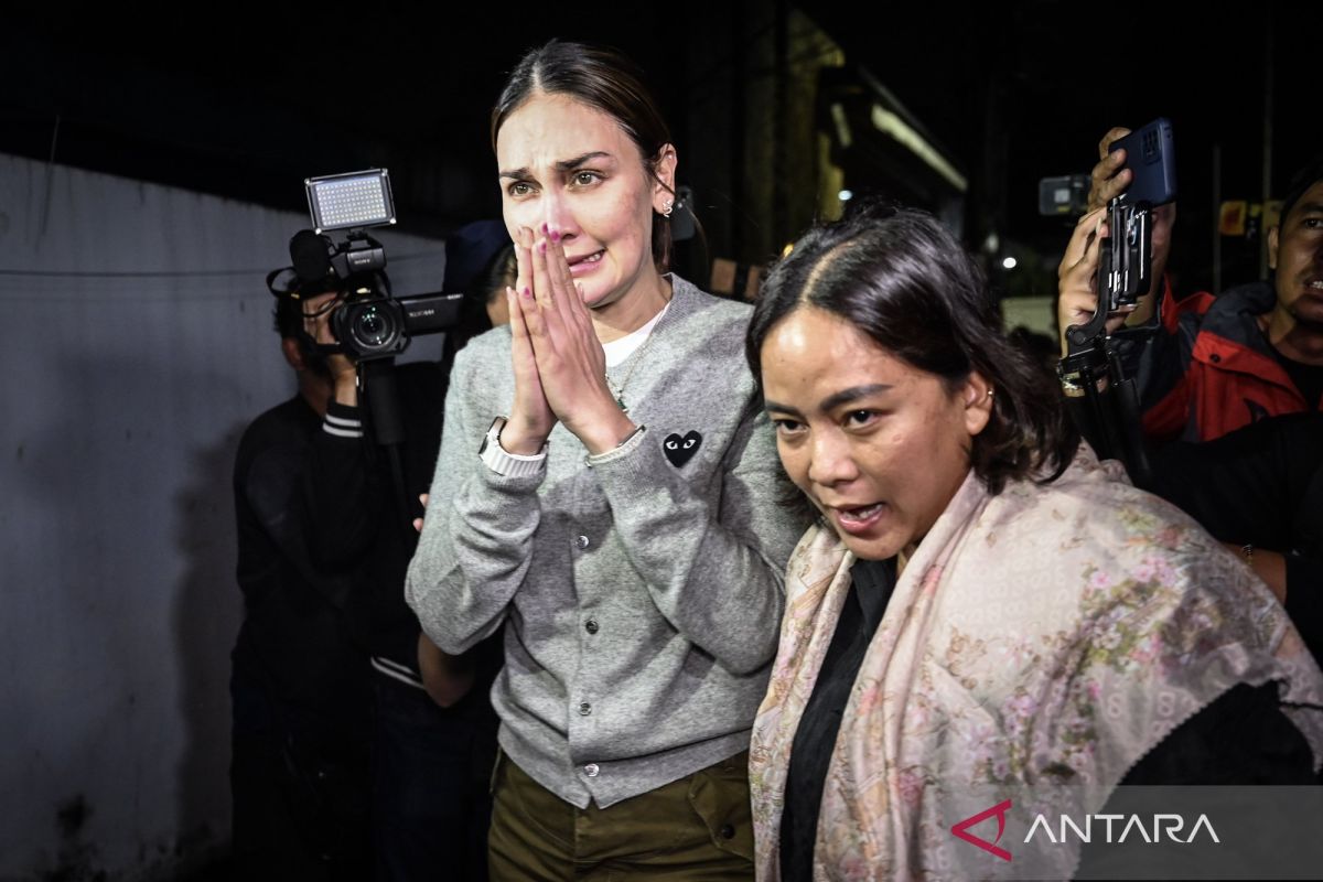 Luna Maya hingga Raffi Ahmad melayat ke rumah duka Vidi Aldiano