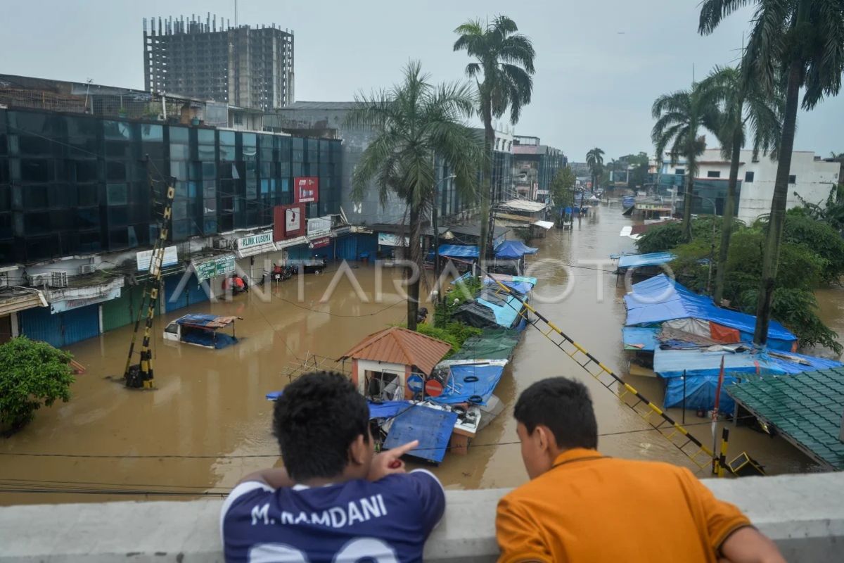Hujan lebat, Pemkot Tangerang tetapkan status siaga banjir hingga esok