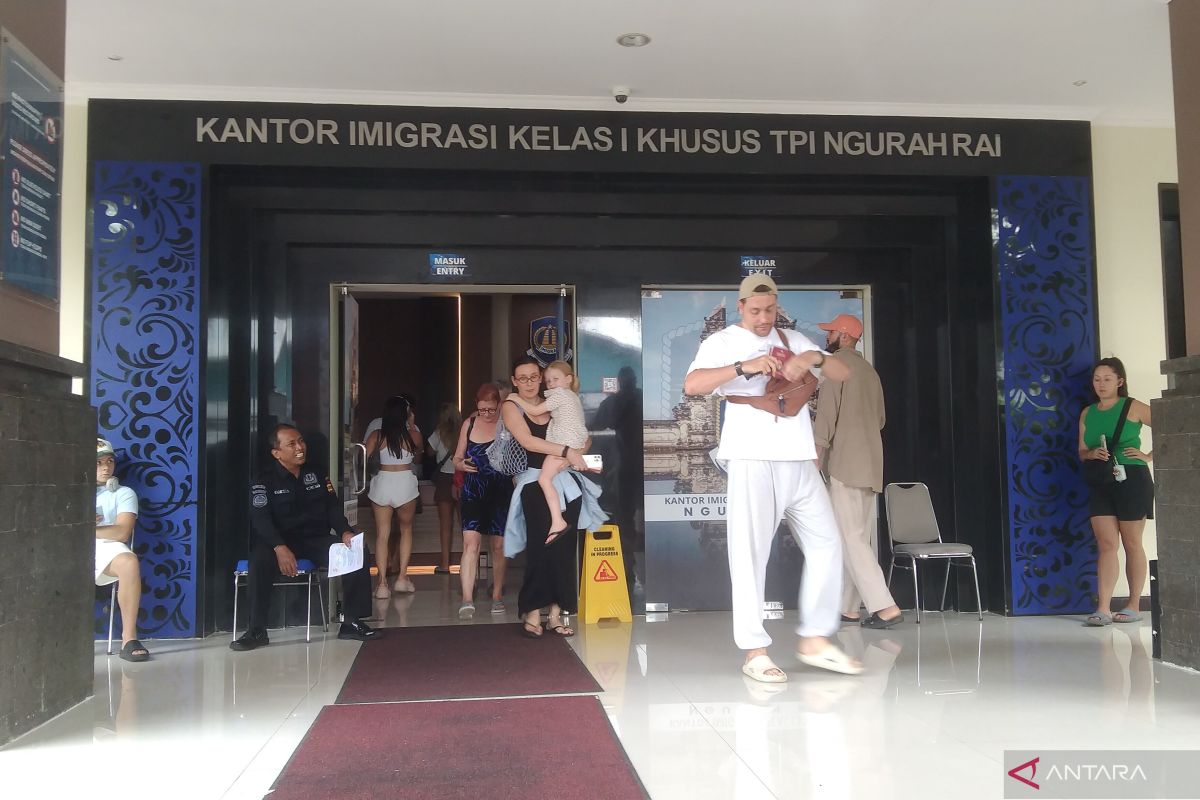 Imigrasi Bali bebaskan denda overstay 35 WNA imbas krisis Timur Tengah