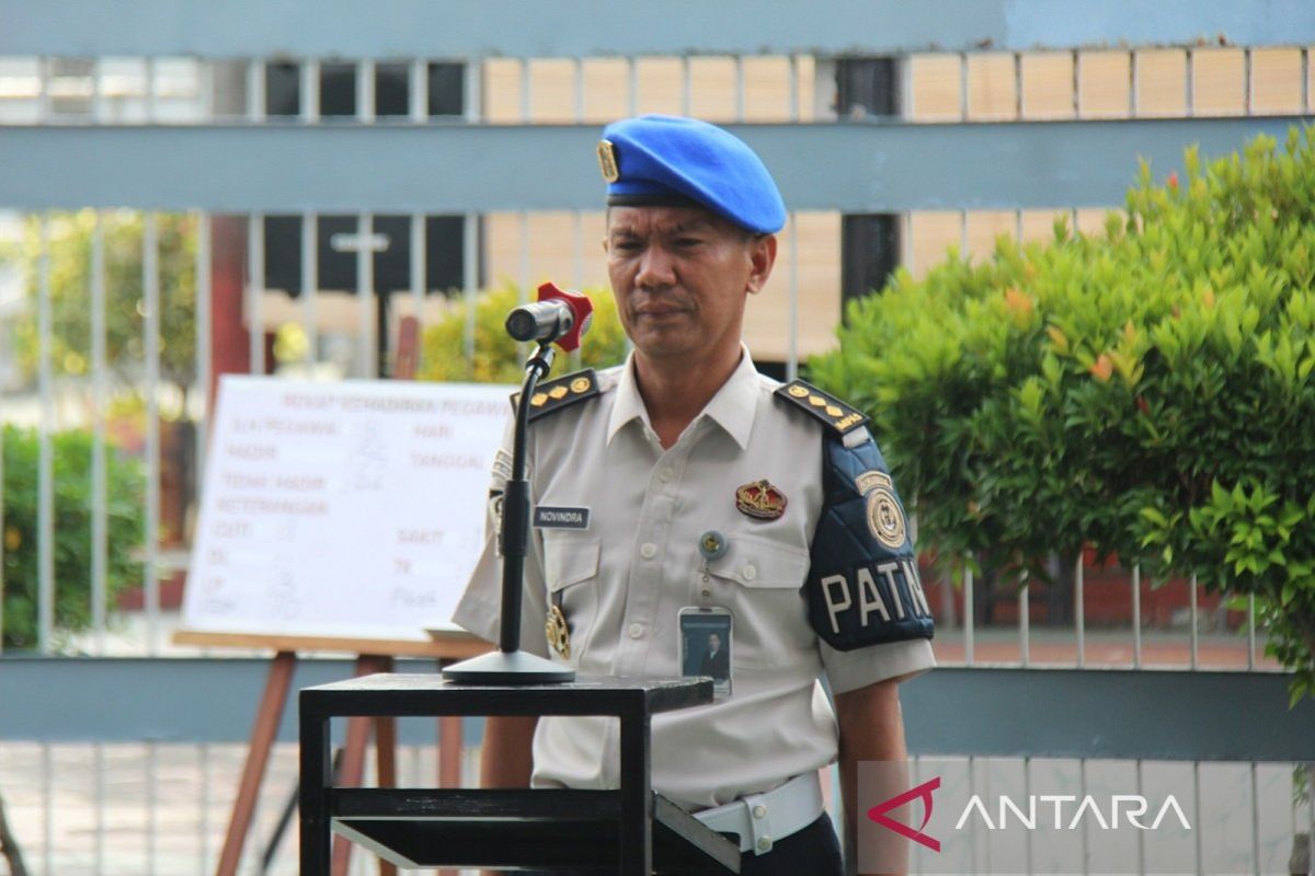 Kasubbag TU Pimpin Apel Pagi, Tekankan Komunikasi dan Kesiapan Petugas Lapas Pekanbaru Sambut Ramadhan