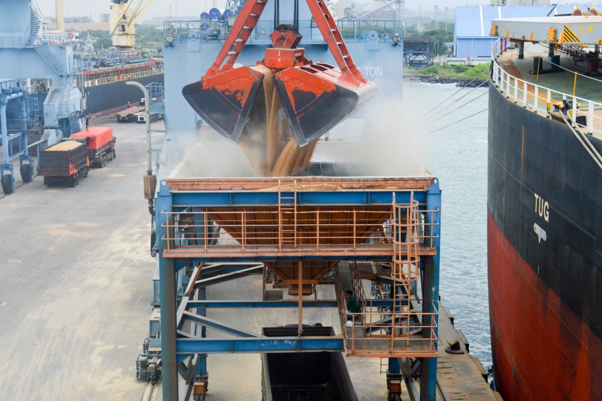 Dorong Kelancaran Logistik Pangan, PTP Nonpetikemas Bongkar 70.392 Ton Gandum di Pelabuhan Banten