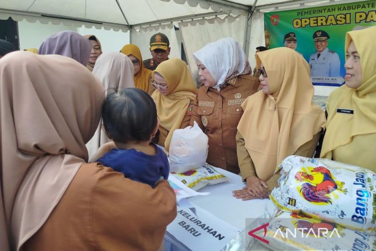 Pemkab Kobar tekan inflasi jelang Idul Fitri melalui operasi pasar murah