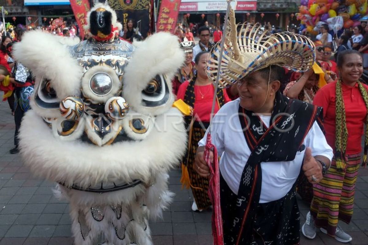 Parade budaya harmoni antar umat beragama