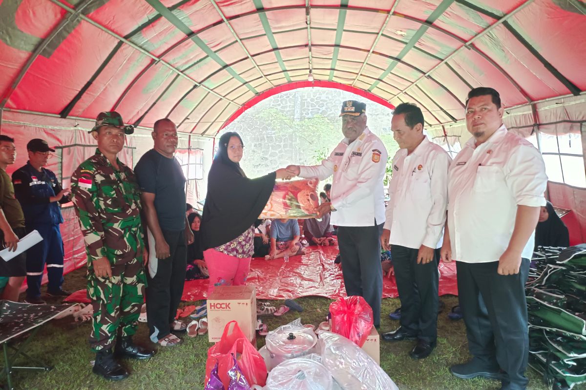 Pemkot Jayapura menyalurkan bantuan bagi korban kebakaran di tiga lokasi