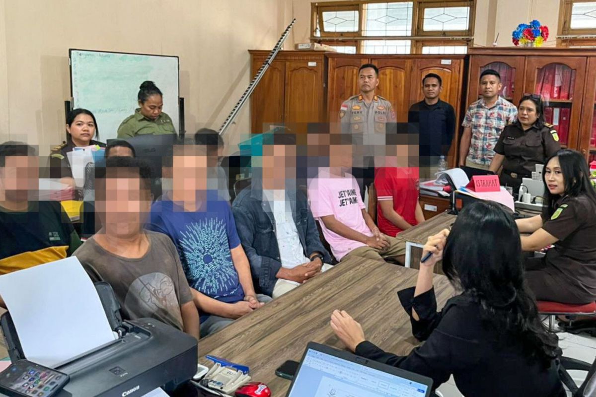 Polsek Maulafa melimpahkan delapan tersangka pengeroyokan maut di Kupang