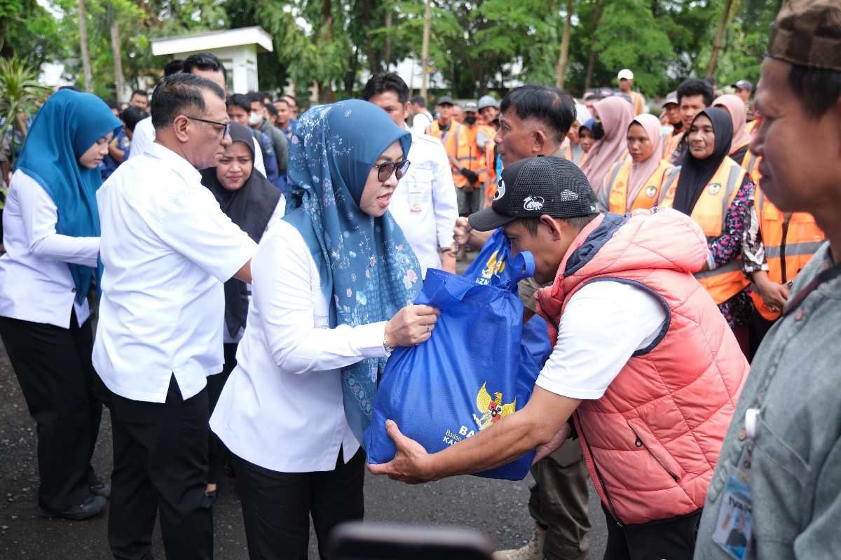 Pemkab Gowa-Baznas salurkan paket Lebaran kepada 716 tenaga kontrak