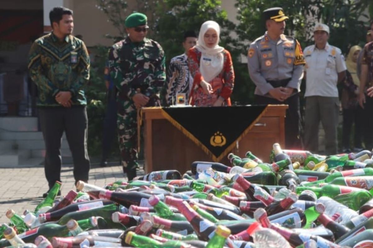 Polres Demak musnahkan 3.832 botol miras hasil operasi pekat