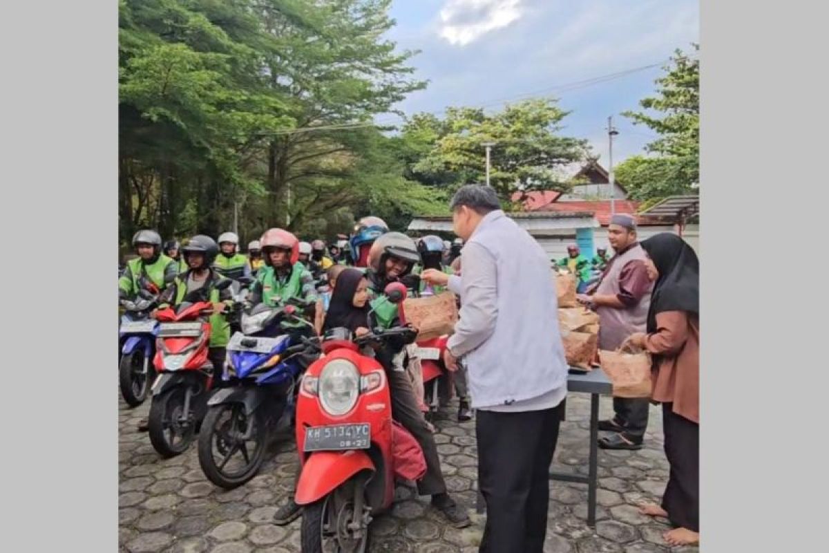 MES Kalteng berbagi berkah Ramadhan, 300 takjil dibagikan ke ojek daring