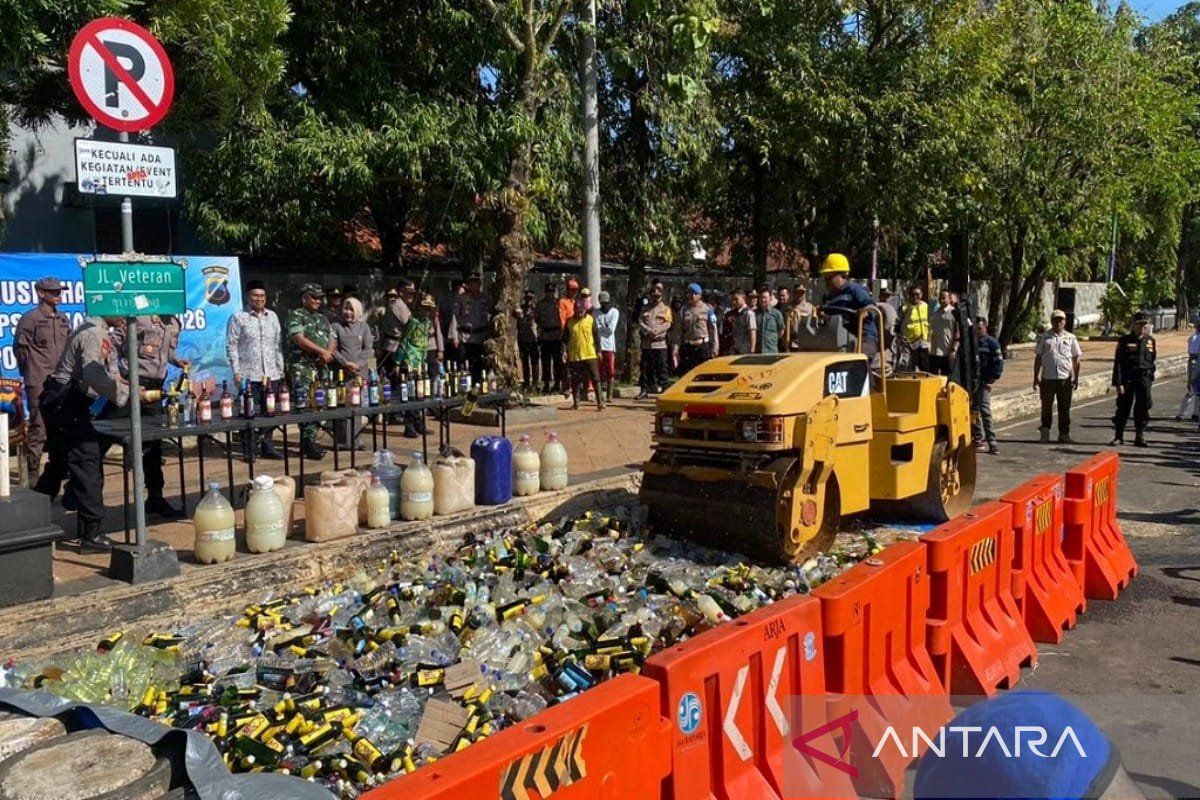 Polres Batang musnahkan 13 ribu botol minuman keras tekan gangguan kamtibmas