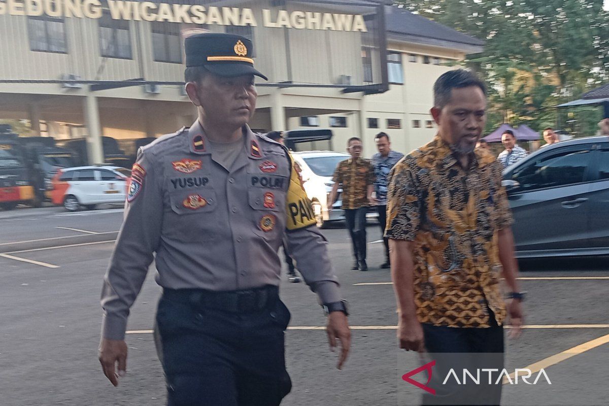 Bupati Cilacap jalani pemeriksaan oleh KPK di Polresta Banyumas