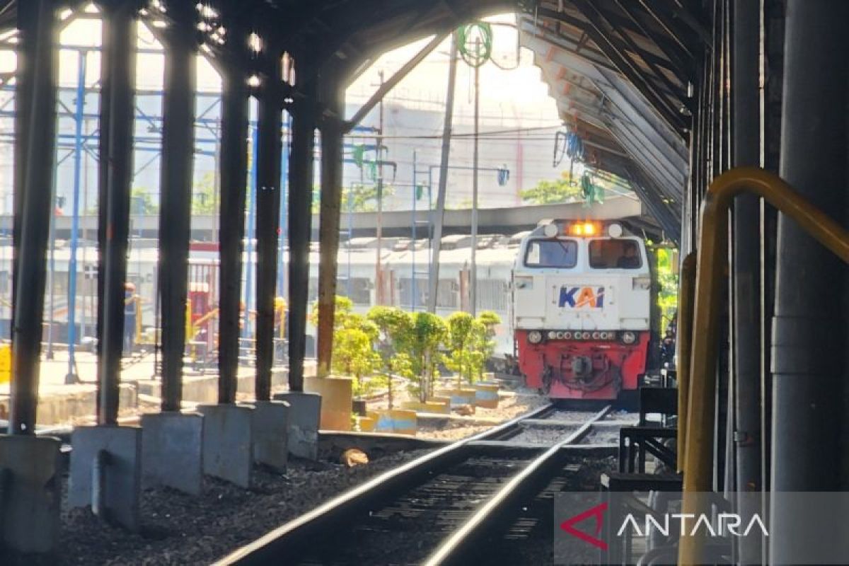 KAI tambah 61 penjaga perlintasan di Daop Semarang selama libur Lebaran 2026