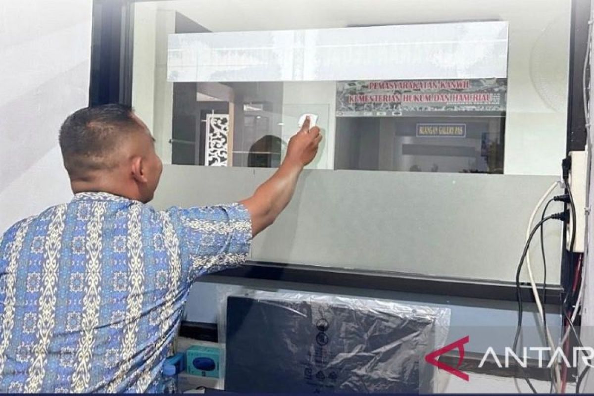 Wujudkan Lingkungan Kerja yang Sehat dan Produktif, ASN Kemenkum Riau Gelar Kerja Bakti Gerakan Indonesia ASRI