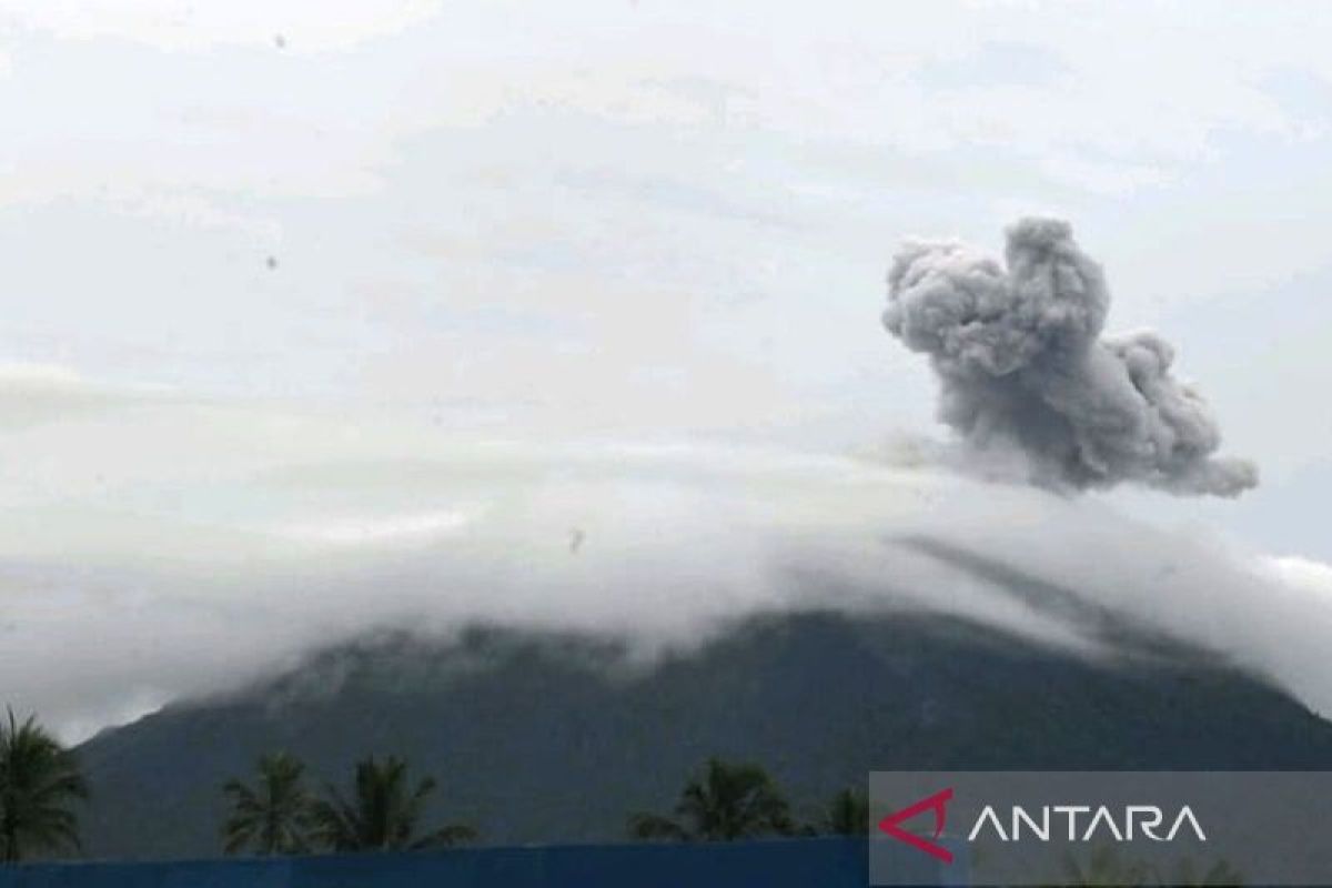 Badan Geologi catat getaran erupsi 50 detik Gunung Ibu di Maluku Utara