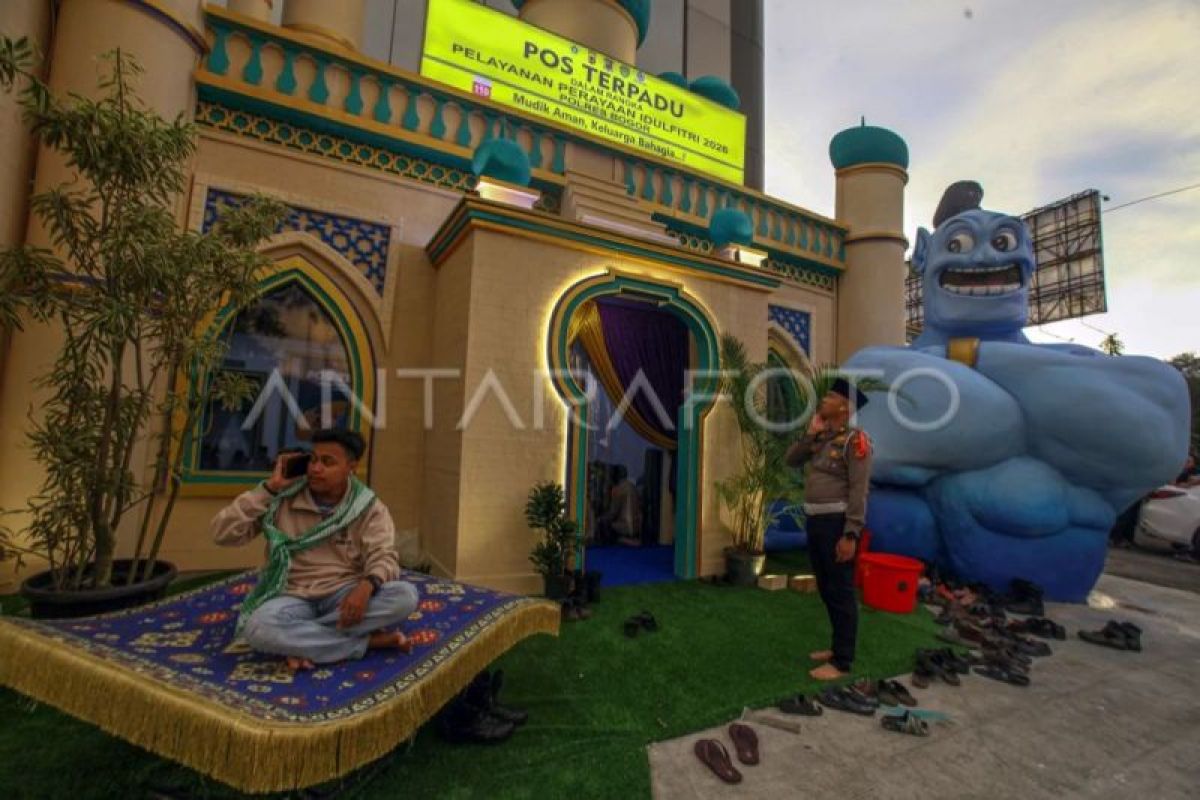 Pos pengamanan Idul Fitri unik di Bogor
