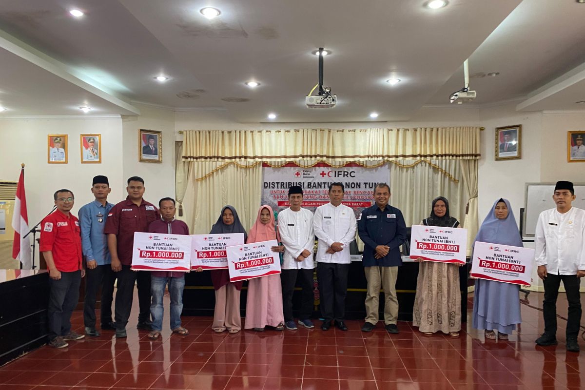 PMI Agam salurkan bantuan non tunai Rp544 juta bagi korban bencana