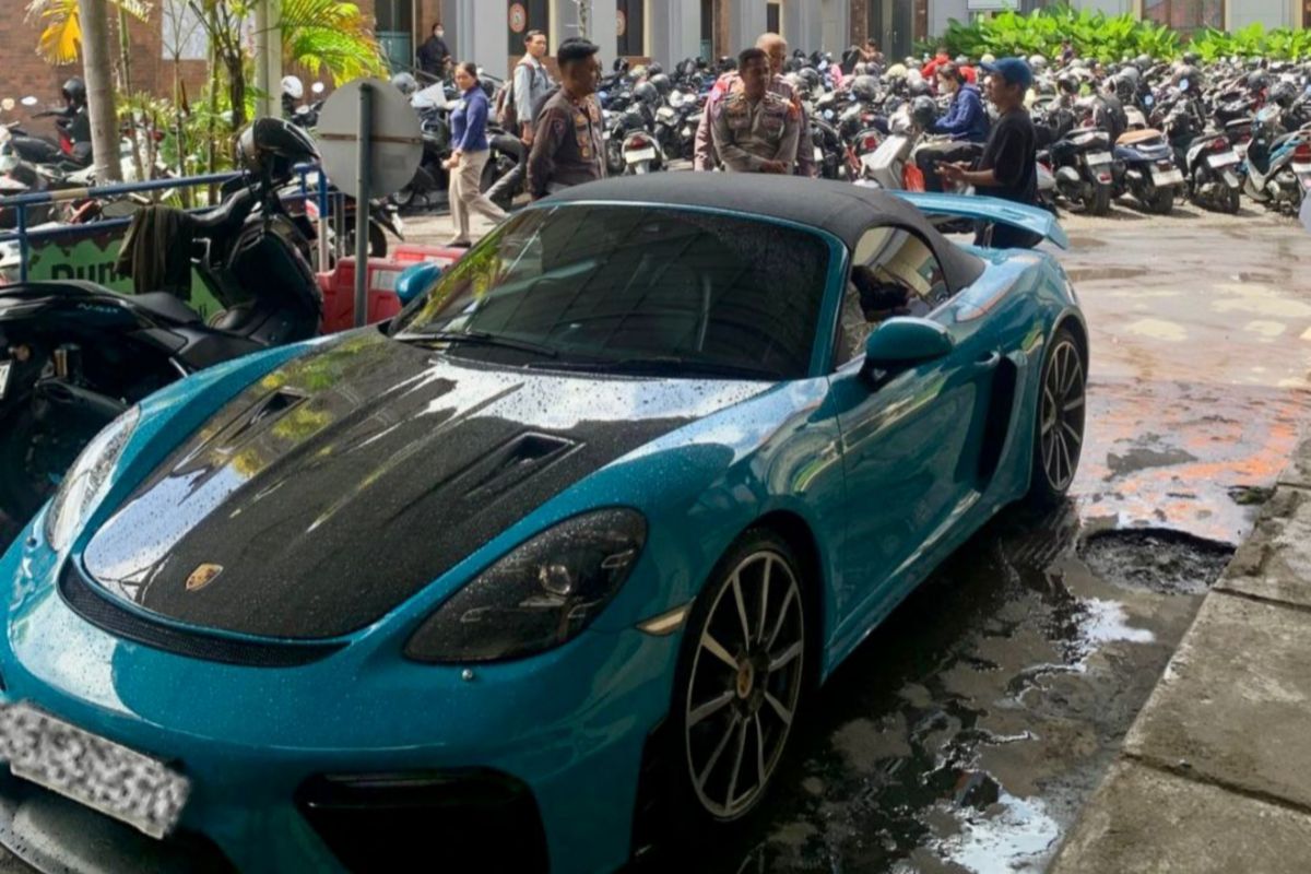 Polresta Denpasar tilang WNA Rusia ugal-ugalan di Nusa Dua 