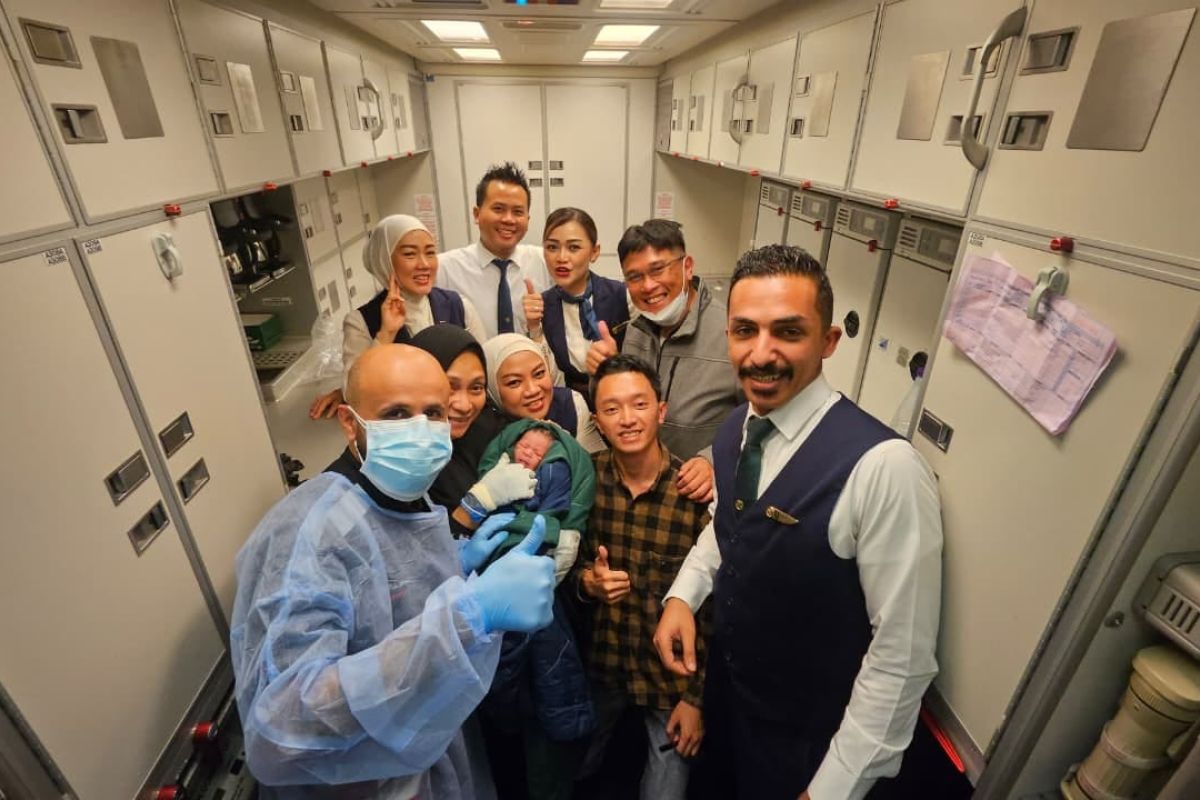 Perawat Jember bantu persalinan penumpang Saudia Airlines