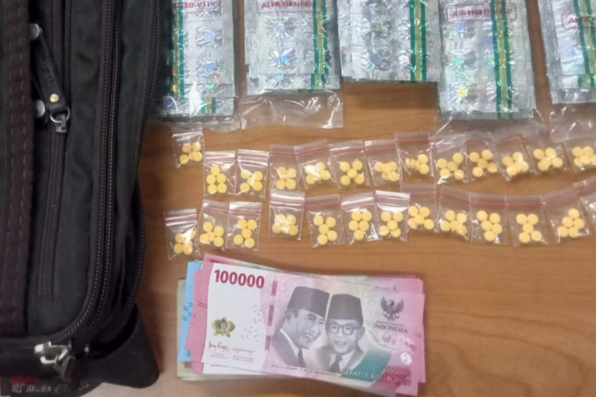 Polisi tangkap pengedar obat keras di sekitar Stasiun Tanah Abang