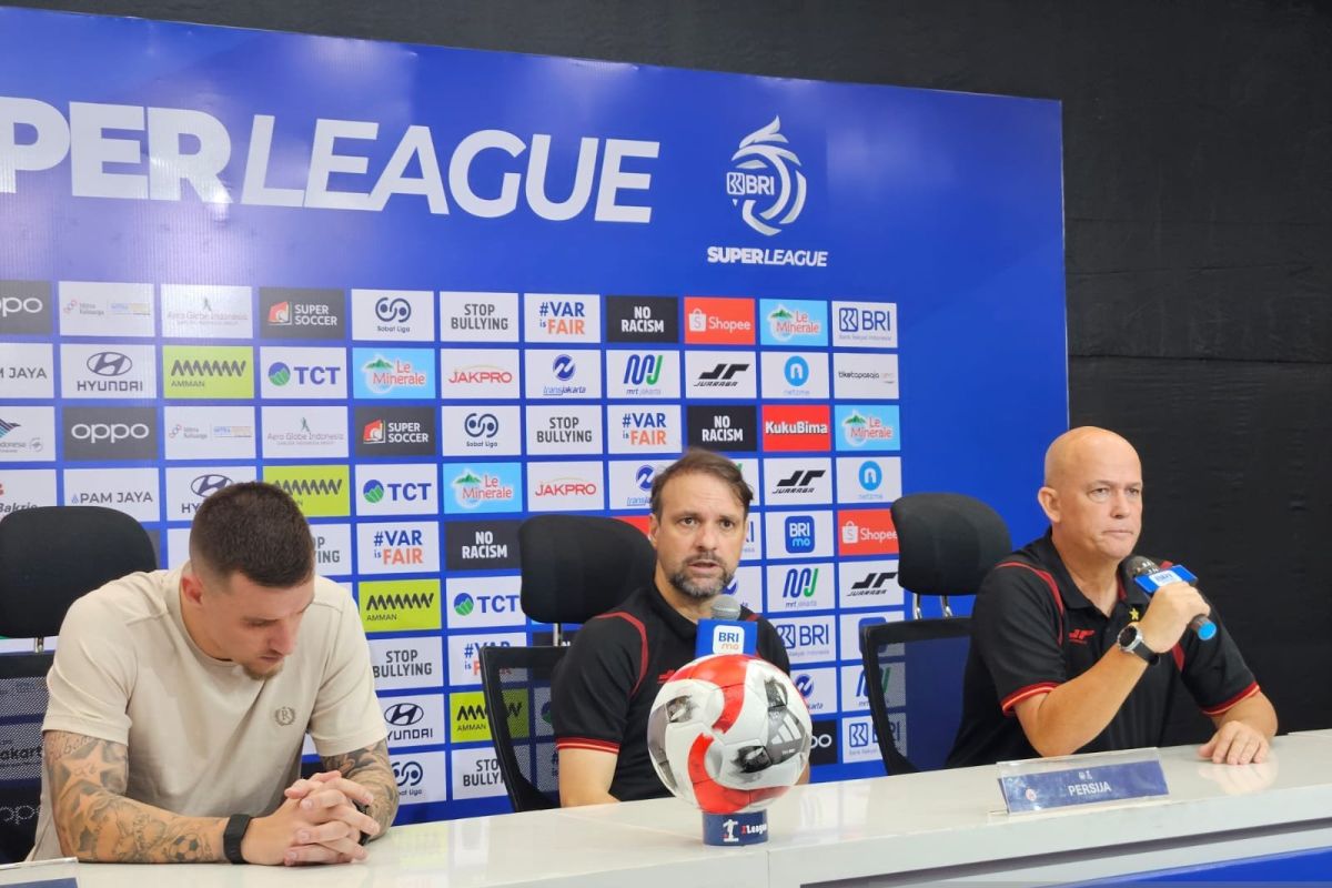 Souza kritik kondisi lapangan JIS usai Persija ditahan imbang Dewa 