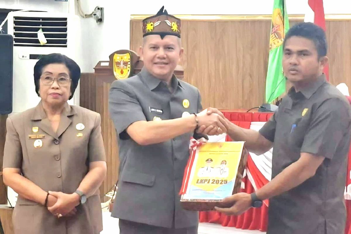 Sampaikan LKPJ 2025, bupati sebut kinerja Pemkab Gumas tunjukkan tren  positif - ANTARA News Kalteng