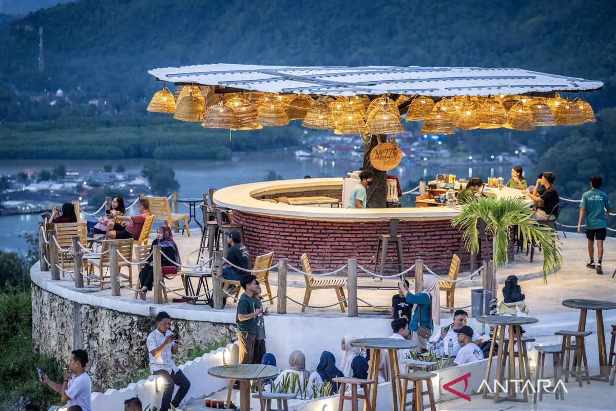 Mudik sambil berwisata di jalur Pantai Selatan Jawa