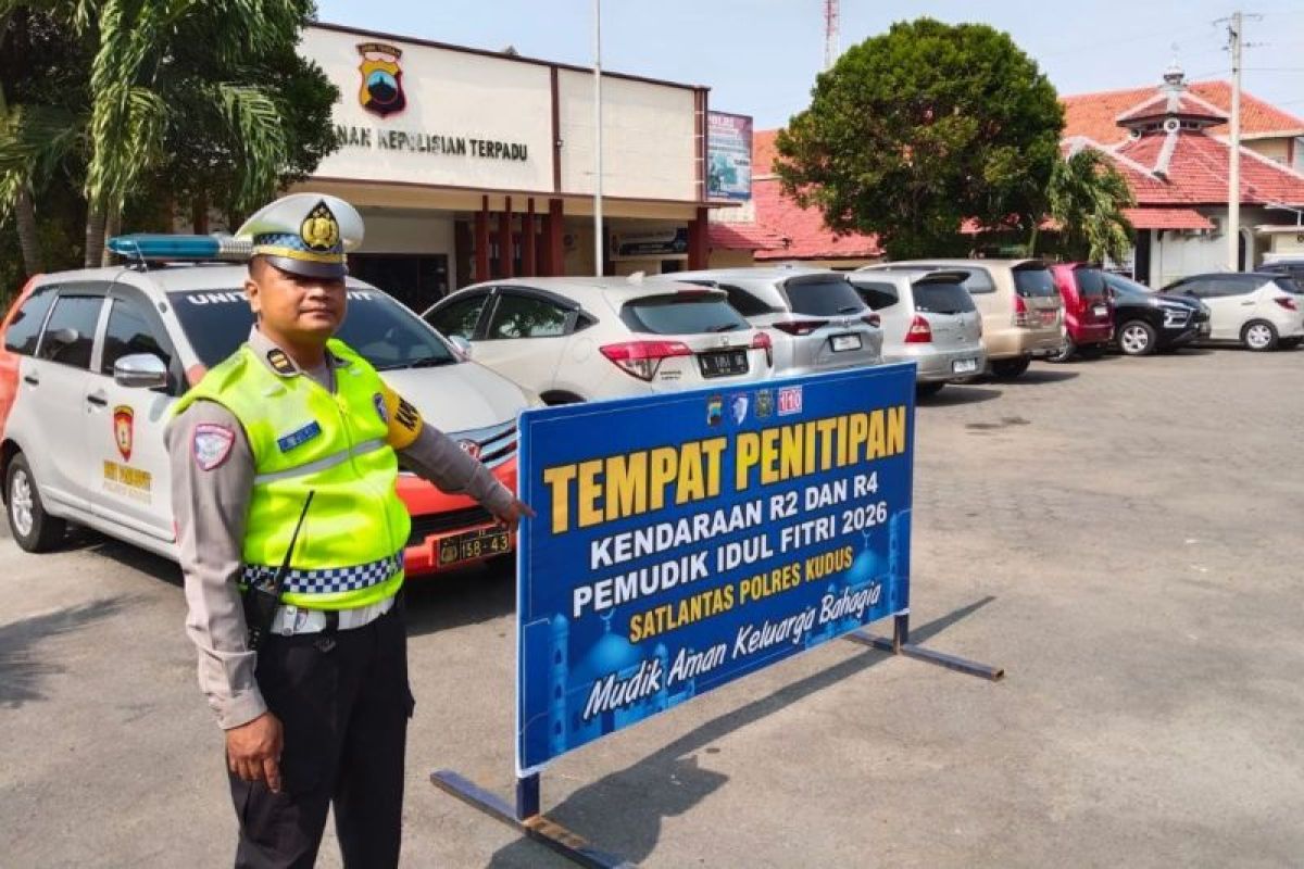 Polres Kudus membuka layanan penitipan kendaraan gratis saat mudik