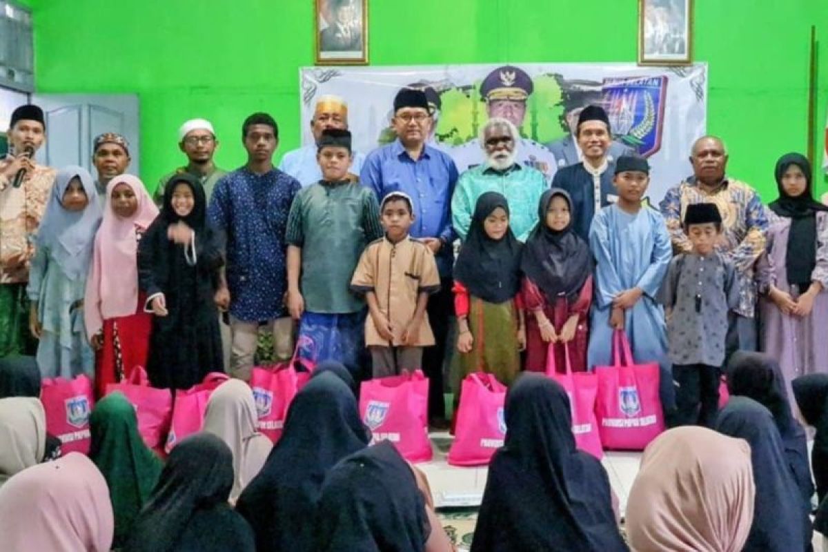 Wagub Papua Selatan ajak santri bangun kepedulian sosial dengan sesama