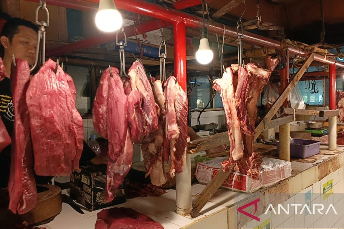 H-3 Lebaran, harga daging di Jakbar capai Rp160 ribu per kilogram