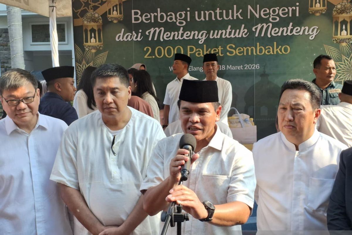 Menteri PKP-KSAL bagikan 2.000 paket sembako ke warga Menteng Jakarta