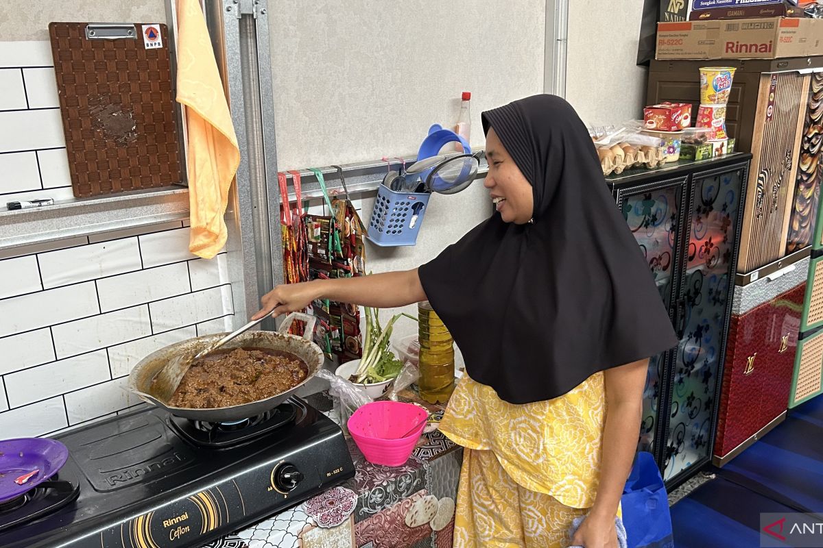 Warga huntara di Agam pertahankan Tradisi Marandang sambut Lebaran