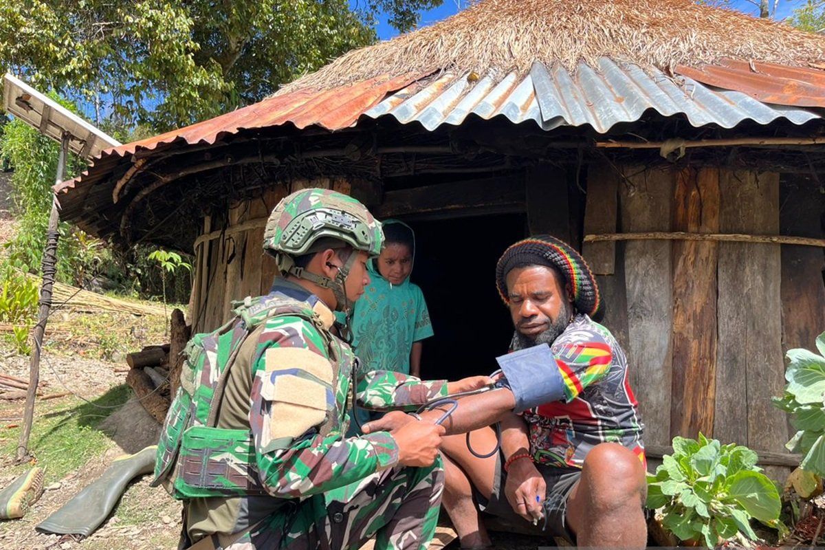 Satgas Yonif 136 perkuat patroli simpatik daerah rawan konflik Puncak Jaya